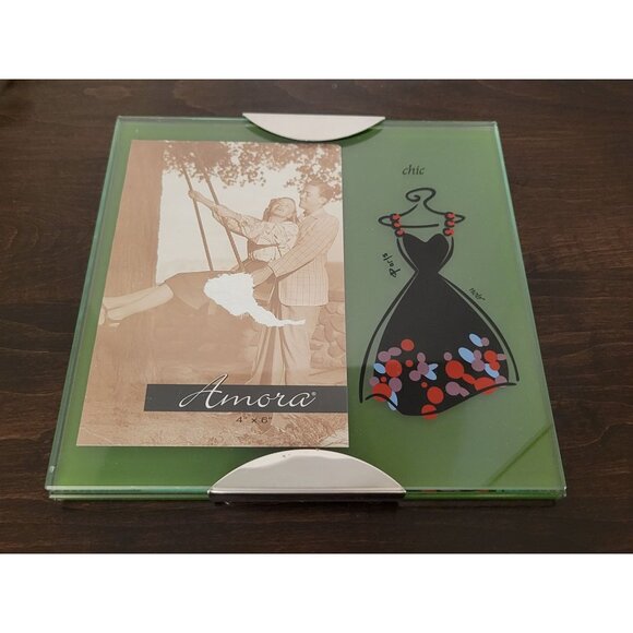 Amora 4x6 Green Glass Frame W/ Chic Dress Paris Fashion Design & Metal Stand - Picture 3 of 7